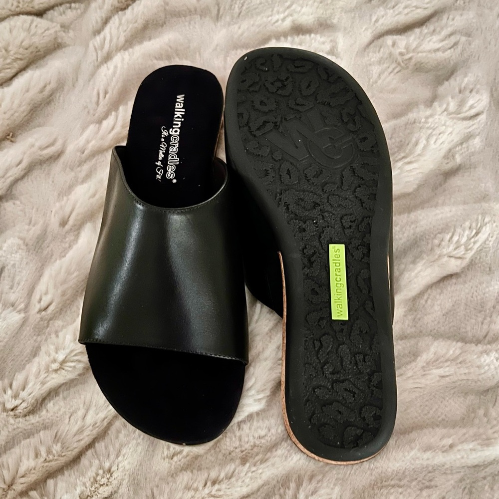 WALKING CRADLES SLIP ON - NEW
